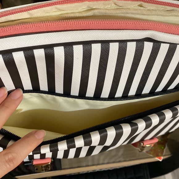 Pink Gorgeous Kambui laptop Carry-On Bag - Picture 5 of 14